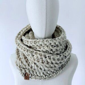 Chunky Ribbed Infinity Scarf-Super Bulky Cowl .Soft Neck Warmer